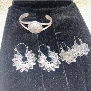 Elegant Silver Jewelry Set